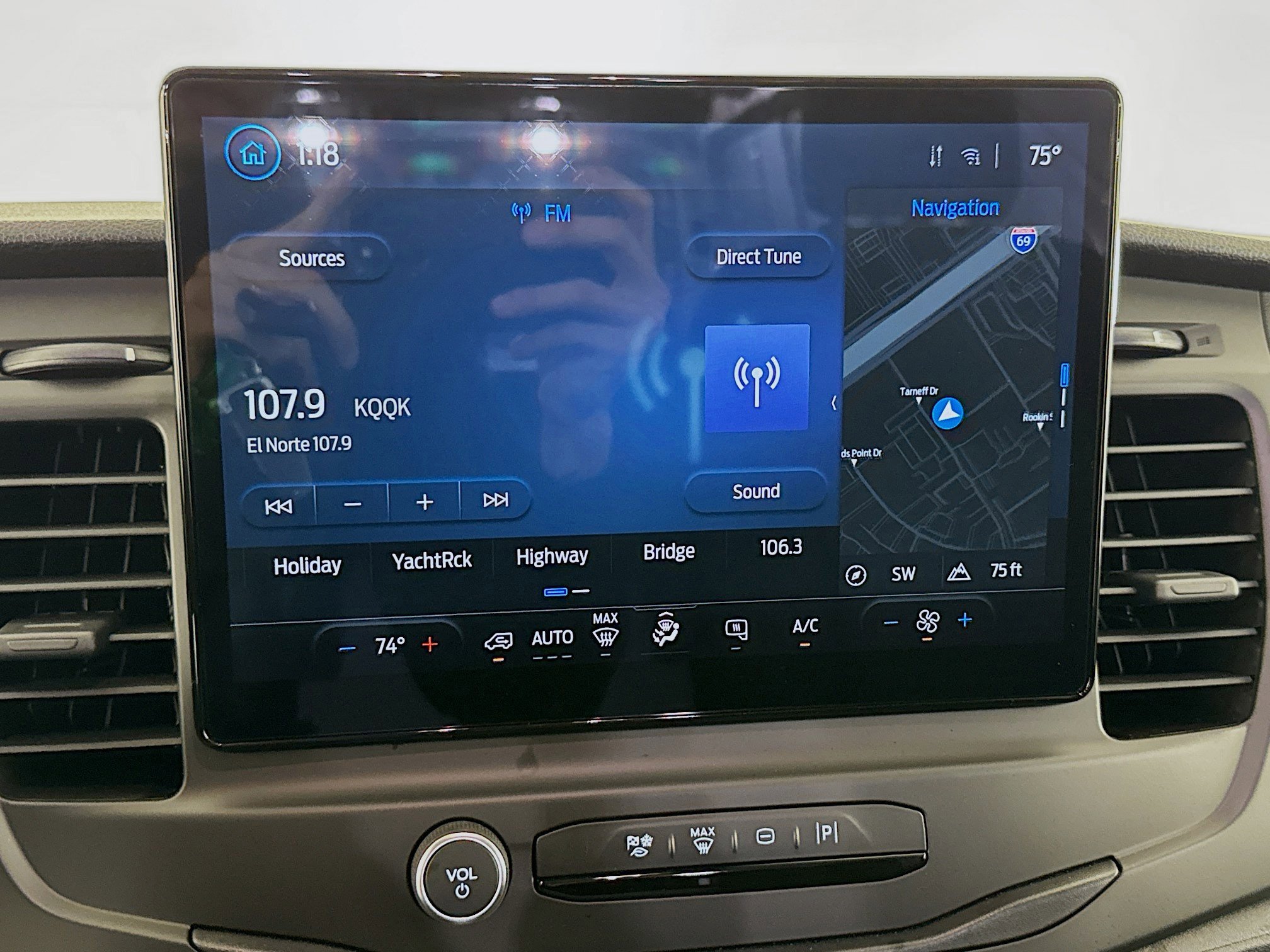 Used 2023 Ford E-Transit Low Roof image 17