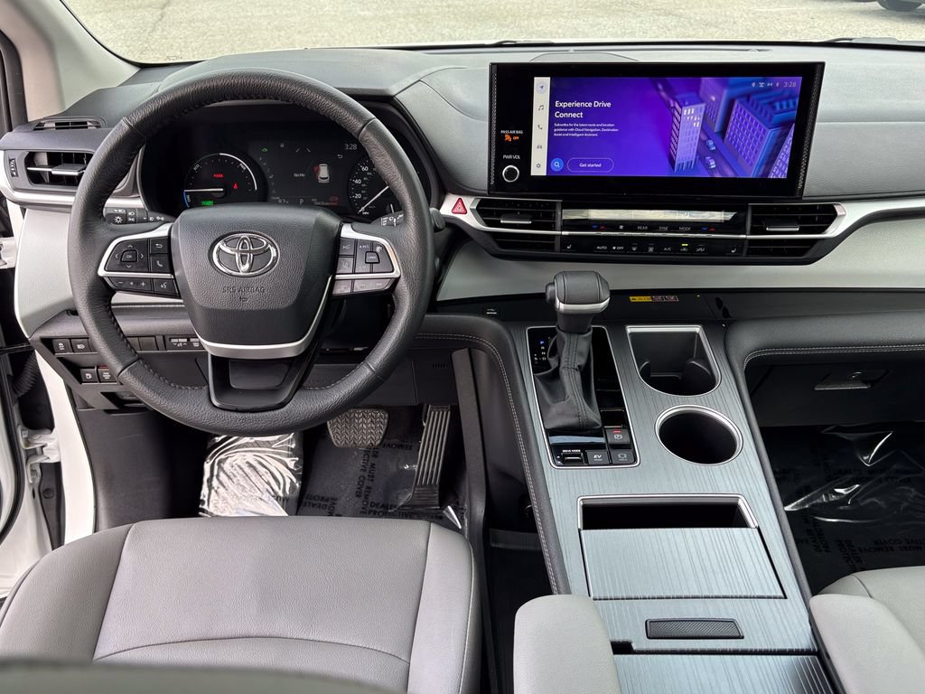 Certified 2026 Toyota Sienna XLE FWD image 22