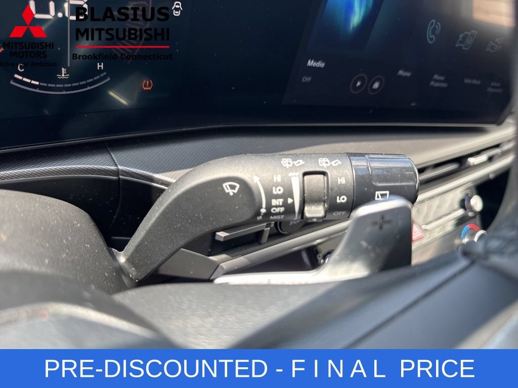 Used 2025 Hyundai Santa Fe SEL FWD image 26