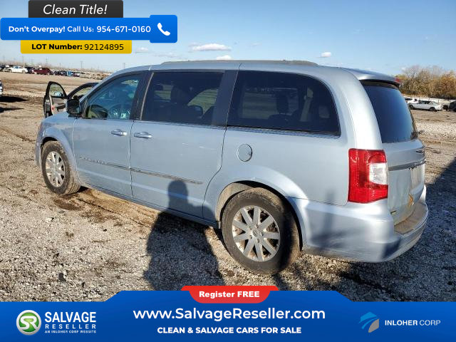 Used 2013 Chrysler Town & Country Touring image 3