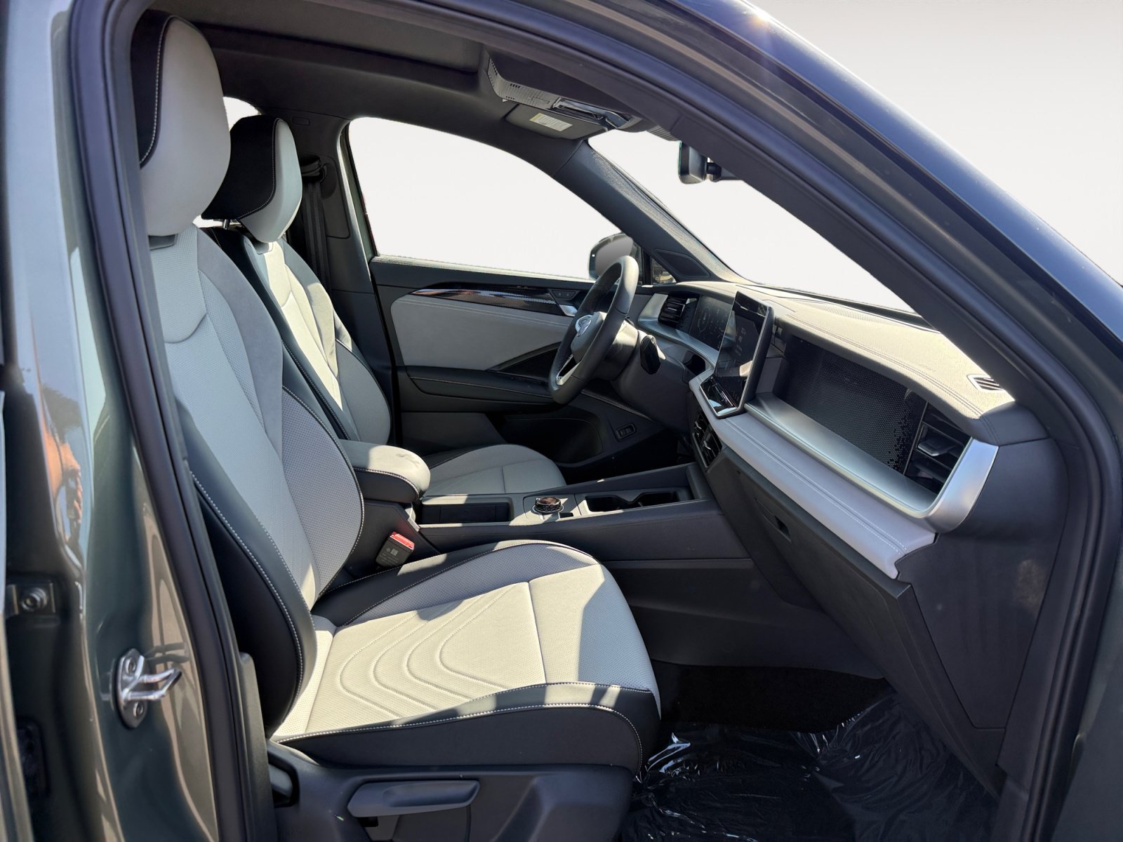 New 2026 Volkswagen Tiguan SE R-Line AWD/4WD image 19