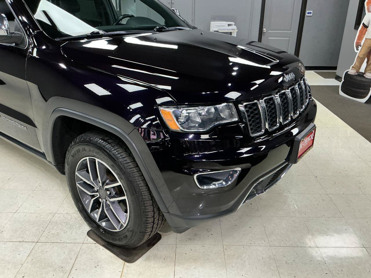 Used 2019 Jeep Grand Cherokee Limited AWD/4WD image 30