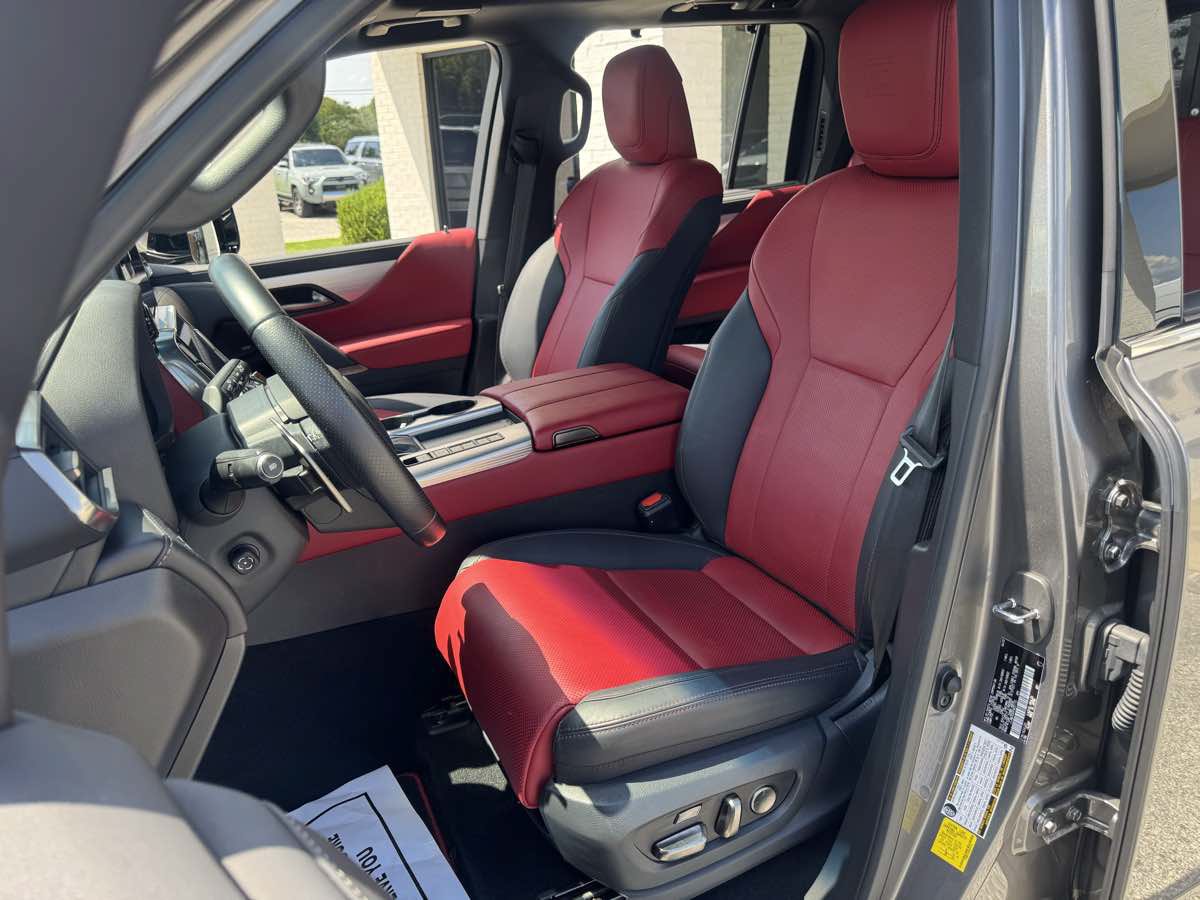 Used 2023 Lexus LX 600 F Sport w/ Accessory Package (Z1) AWD/4WD image 12