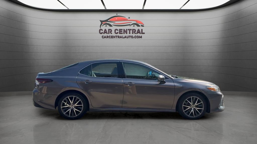 Used 2021 Toyota Camry XLE FWD image 6