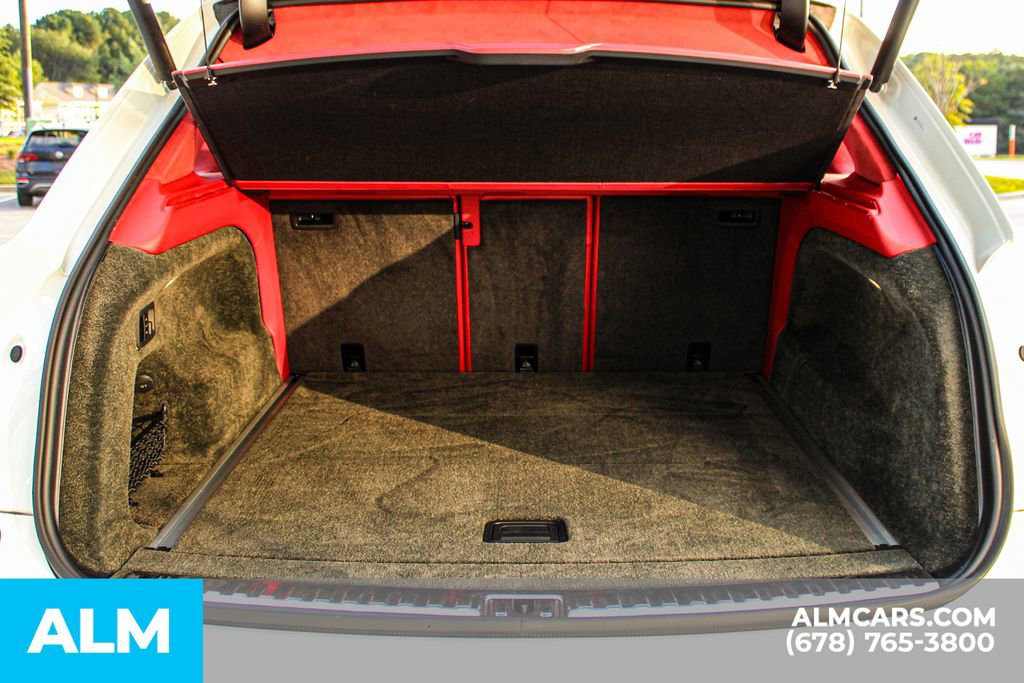 Used 2023 Bentley Bentayga image 23