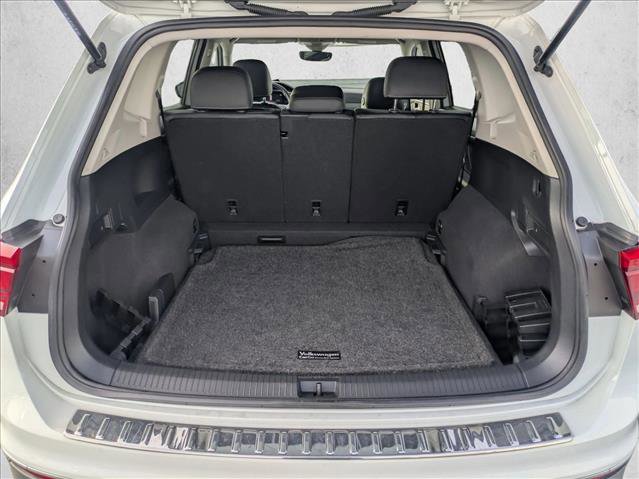 Used 2022 Volkswagen Tiguan SE image 6