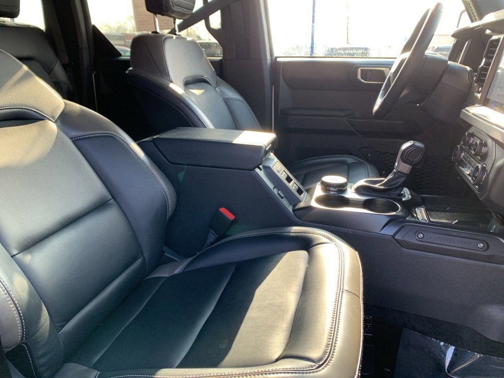 Used 2025 Ford Bronco Outer Banks image 11