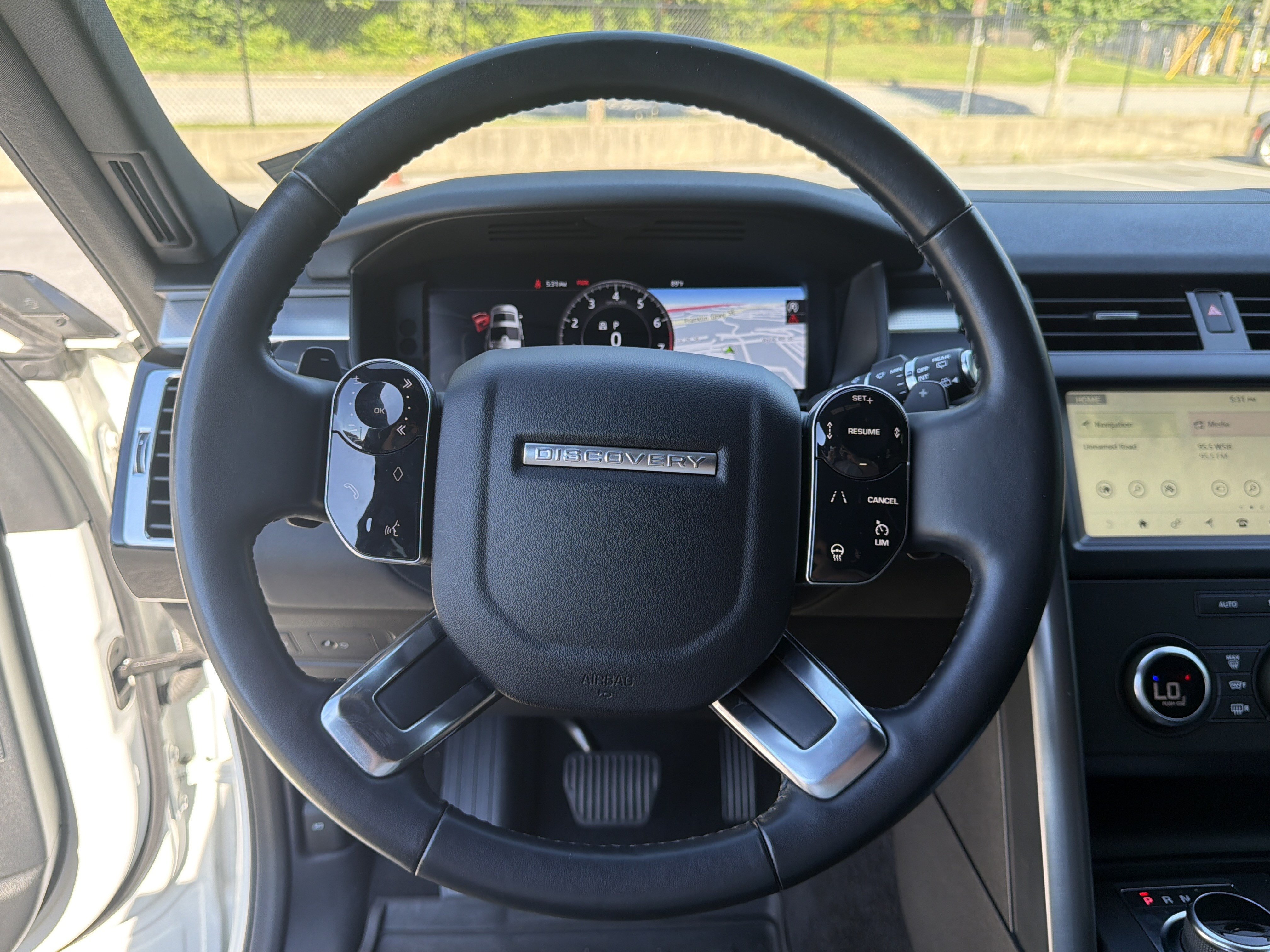 Used 2020 Land Rover Discovery Landmark AWD/4WD image 29