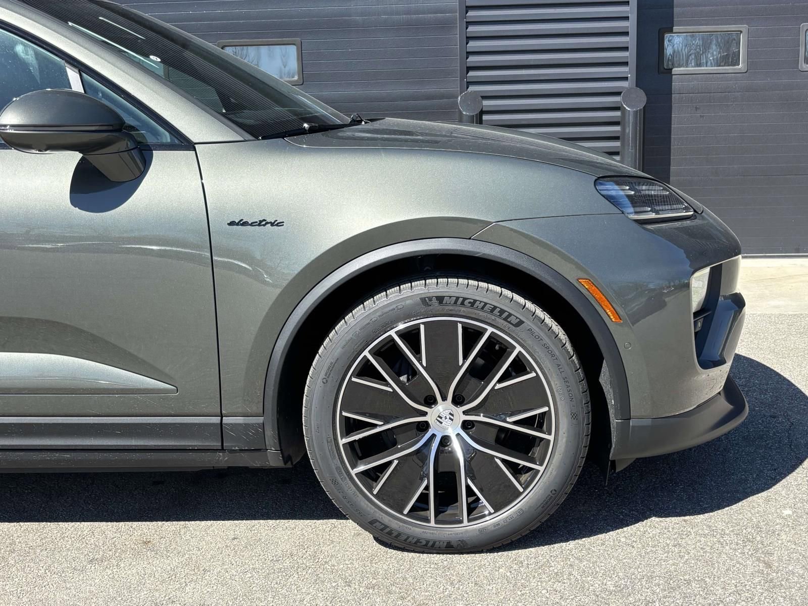 New 2026 Porsche Macan 4 Electric image 14