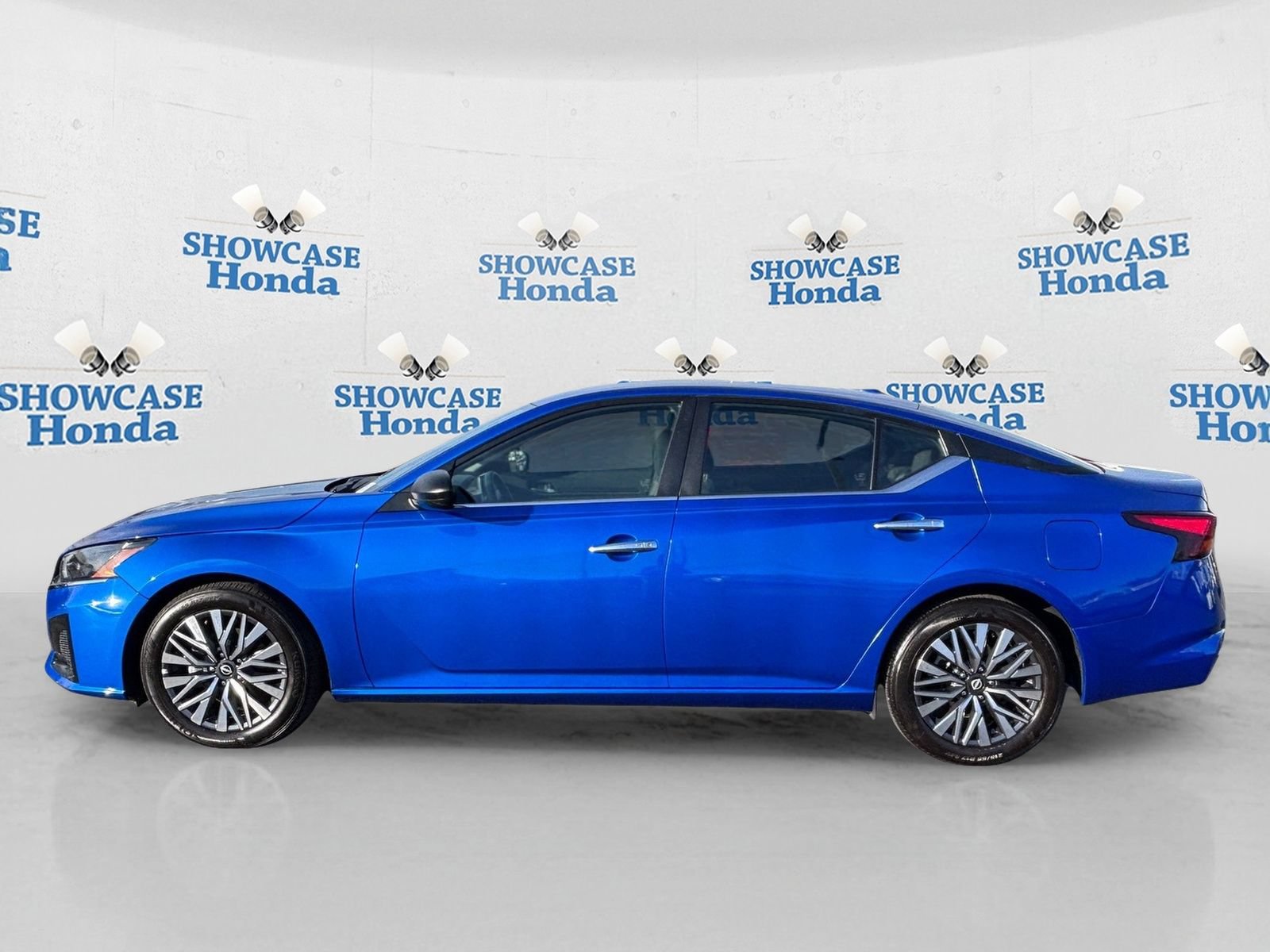 Used 2025 Nissan Altima 2.5 SV FWD image 4
