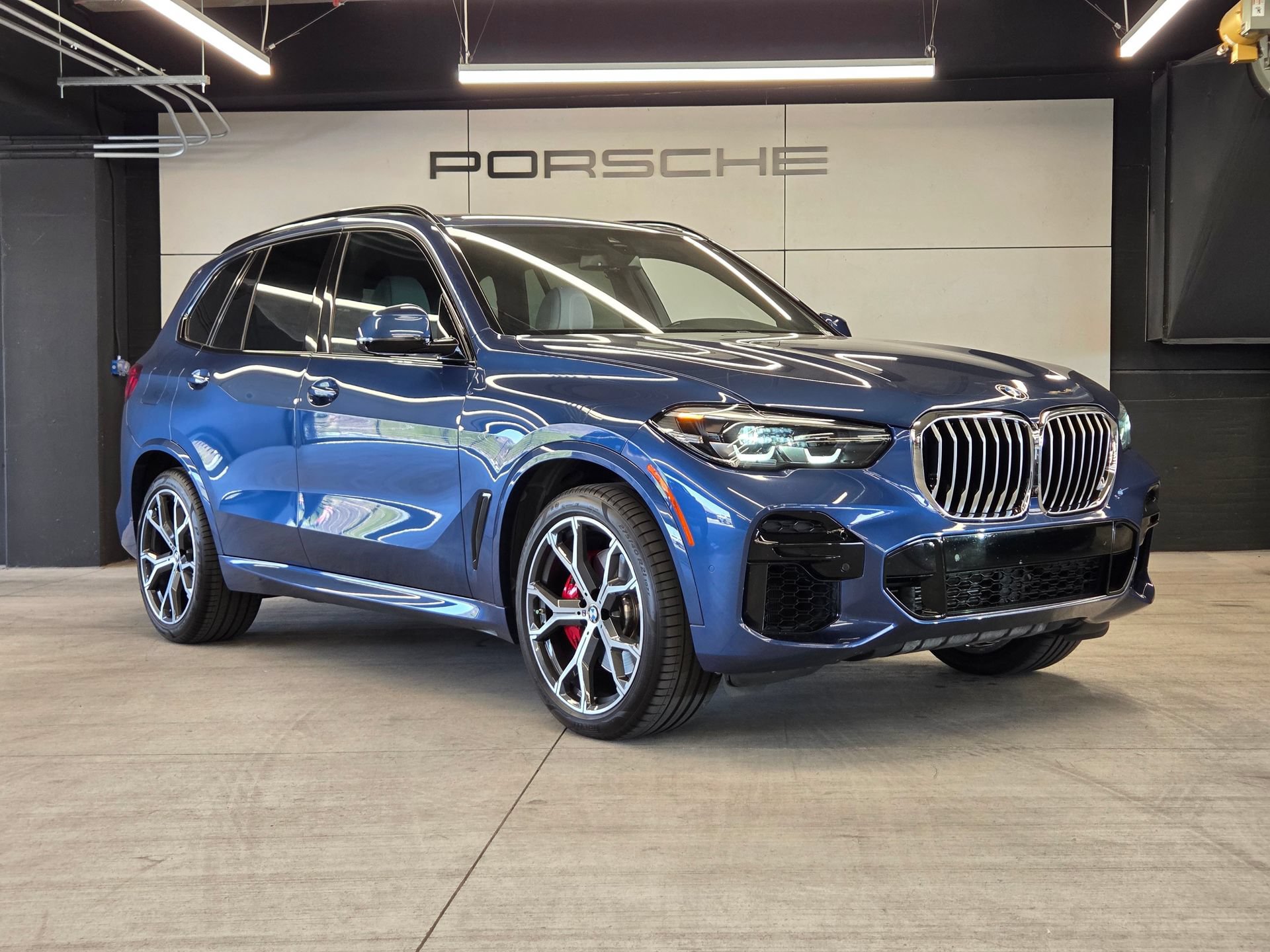 Used 2023 BMW X5 xDrive40i w/ M Sport Package AWD/4WD image 29