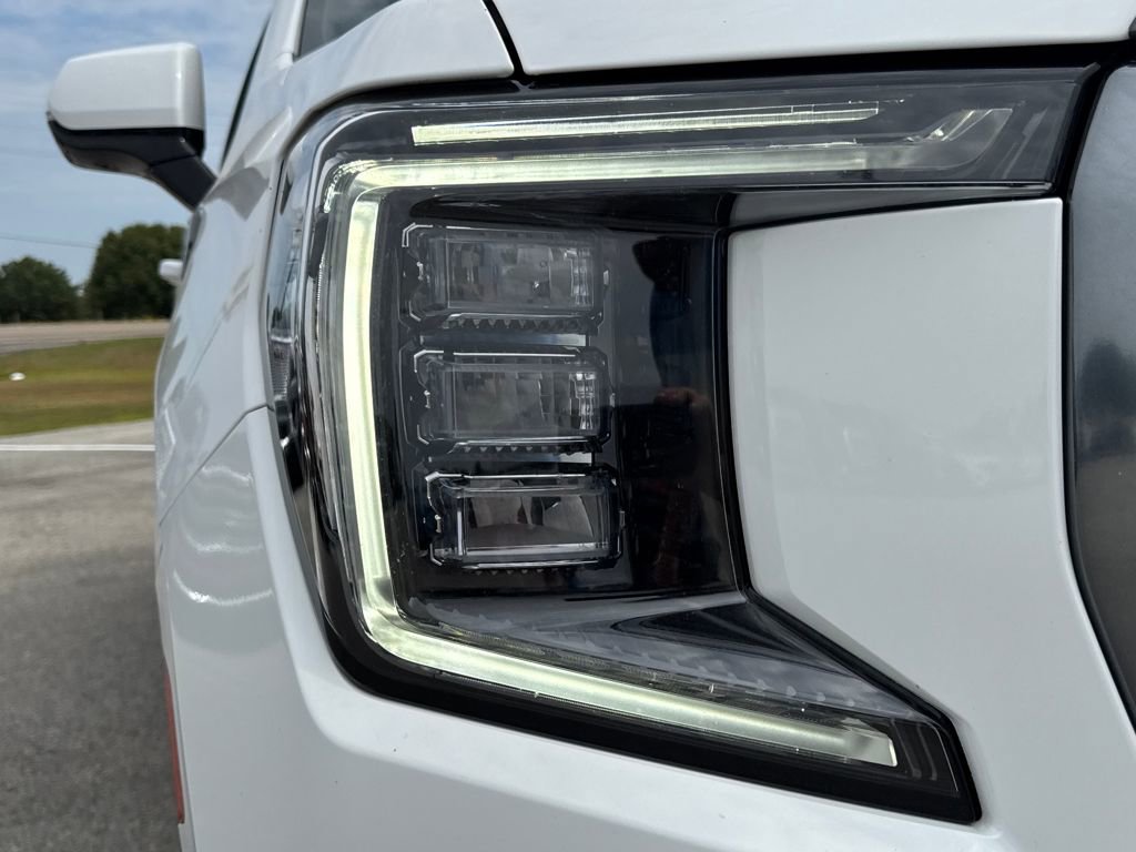 Used 2022 GMC Yukon AT4 image 11