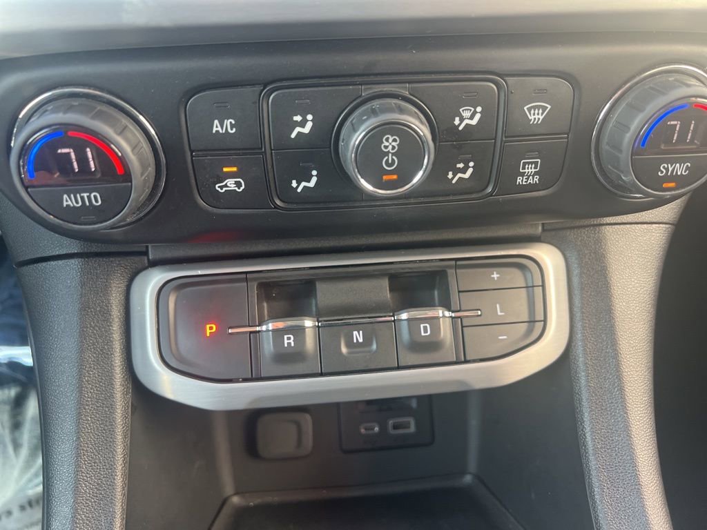 Used 2023 GMC Acadia SLT image 31