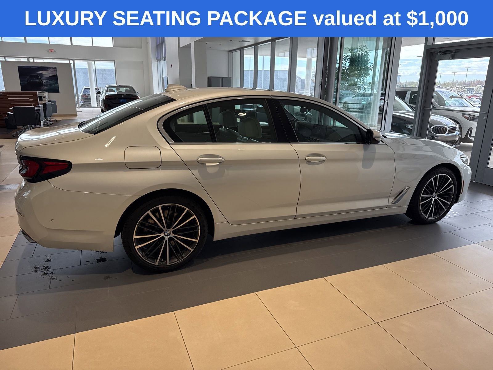 Used 2023 BMW 540i xDrive w/ Premium Package AWD/4WD image 4