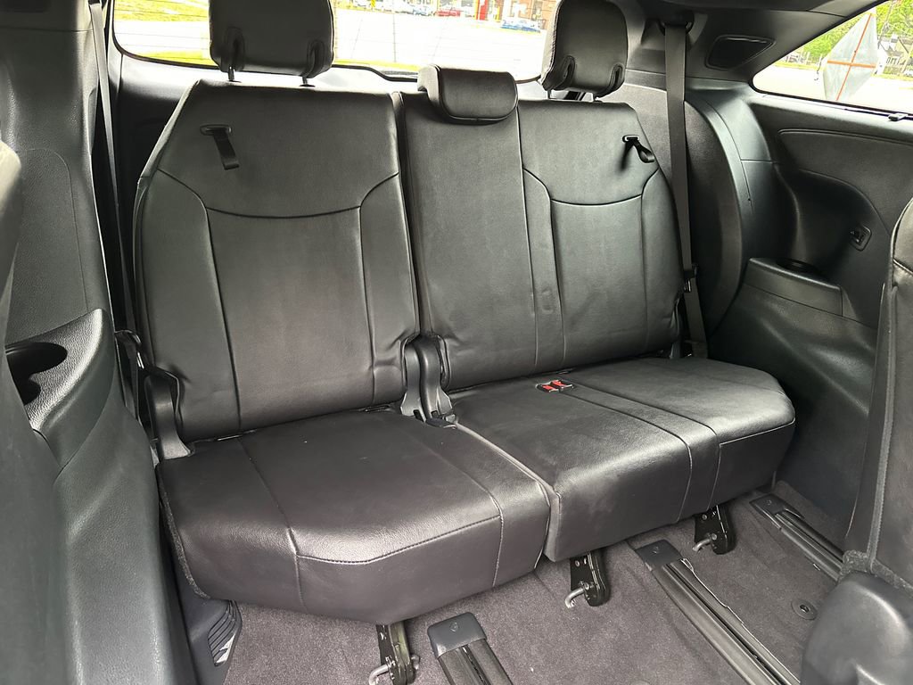 Used 2025 Toyota Sienna Platinum AWD/4WD image 19