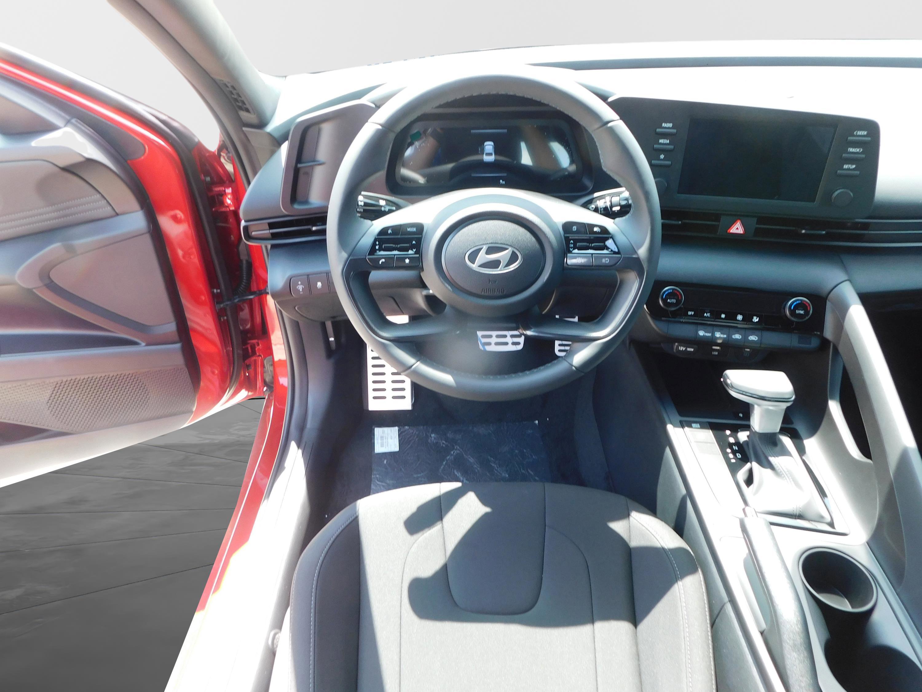 Used 2025 Hyundai Elantra Sport FWD image 10