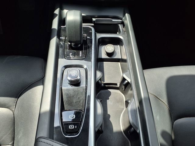 Certified 2025 Volvo XC60 B5 Core AWD/4WD image 31