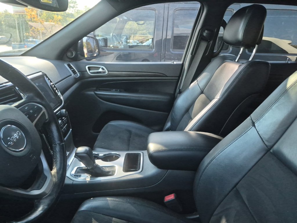 Used 2020 Jeep Grand Cherokee Altitude AWD/4WD image 3