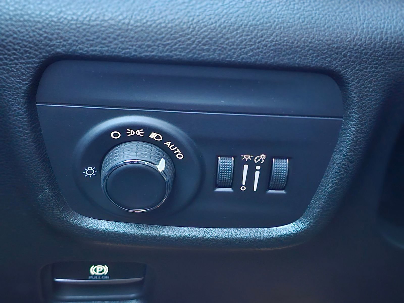 New 2026 Jeep Grand Cherokee Altitude image 16