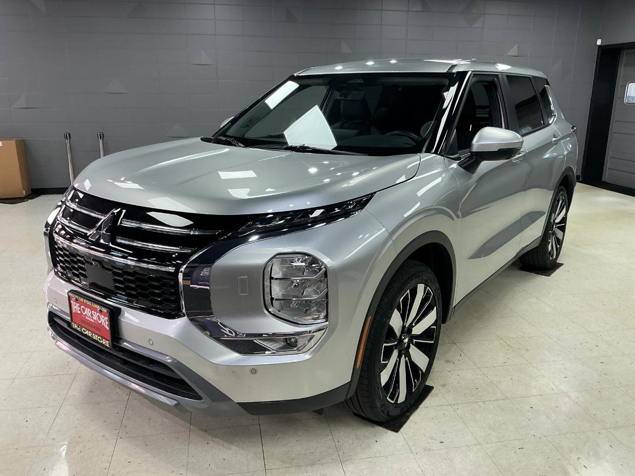 Used 2025 Mitsubishi Outlander AWD image 5