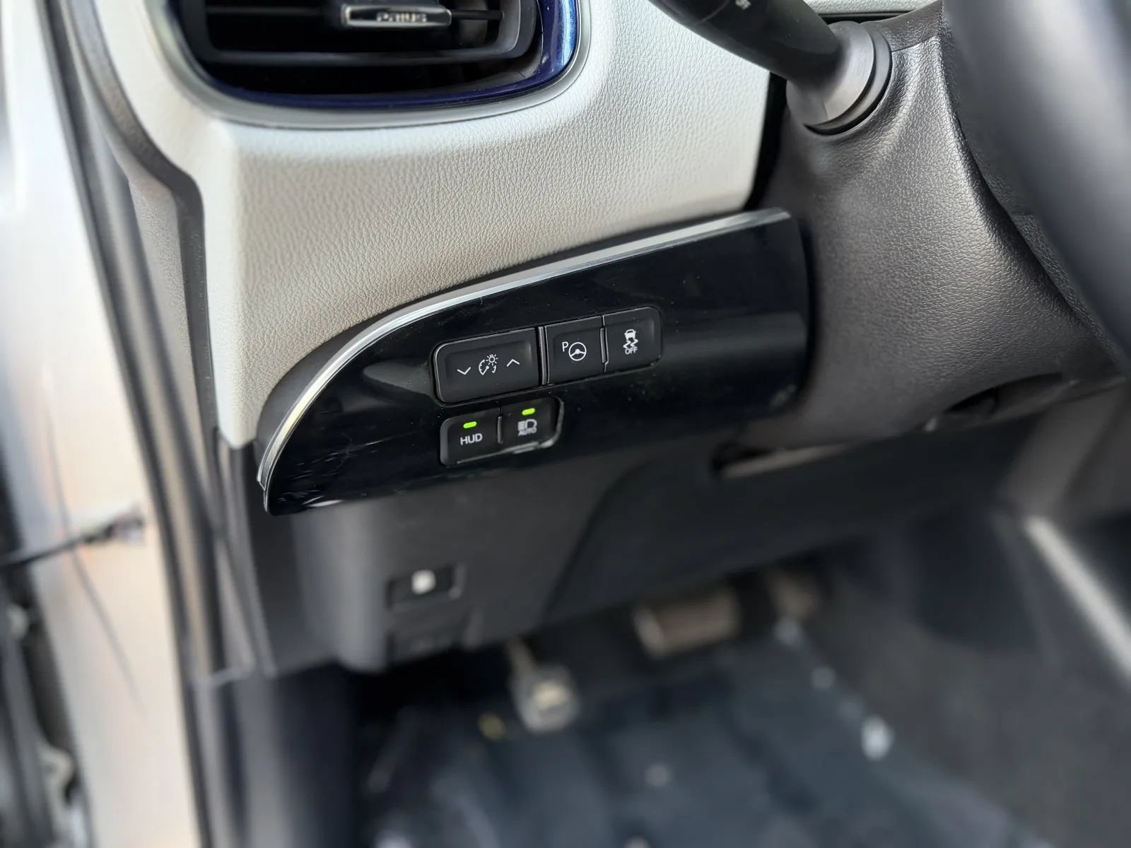 Used 2019 Toyota Prius Limited w/ Carpet Mat Package FWD image 24
