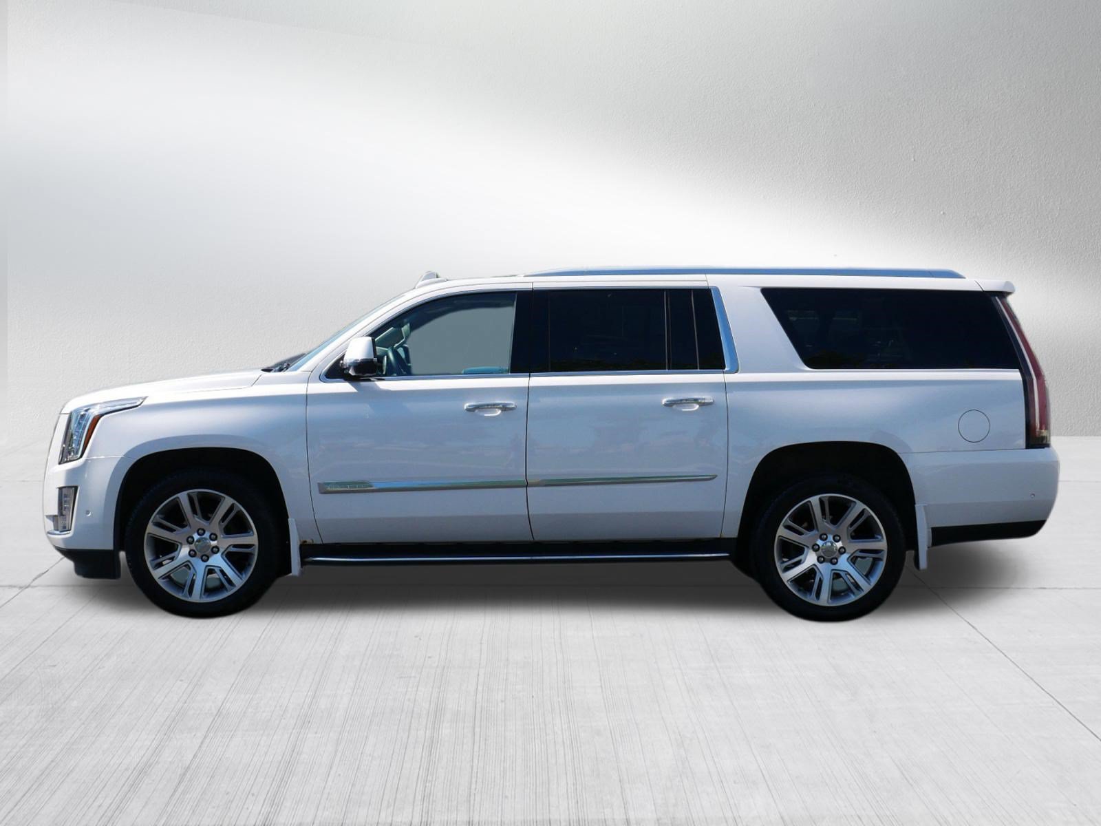 Used 2017 Cadillac Escalade ESV Premium Luxury AWD/4WD image 3
