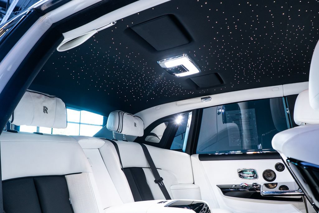 Used 2022 Rolls-Royce Phantom Sedan w/ The Phantom Package RWD image 32