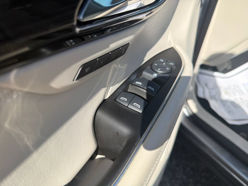 Used 2022 Buick Envision Essence w/ Safety Package FWD image 11