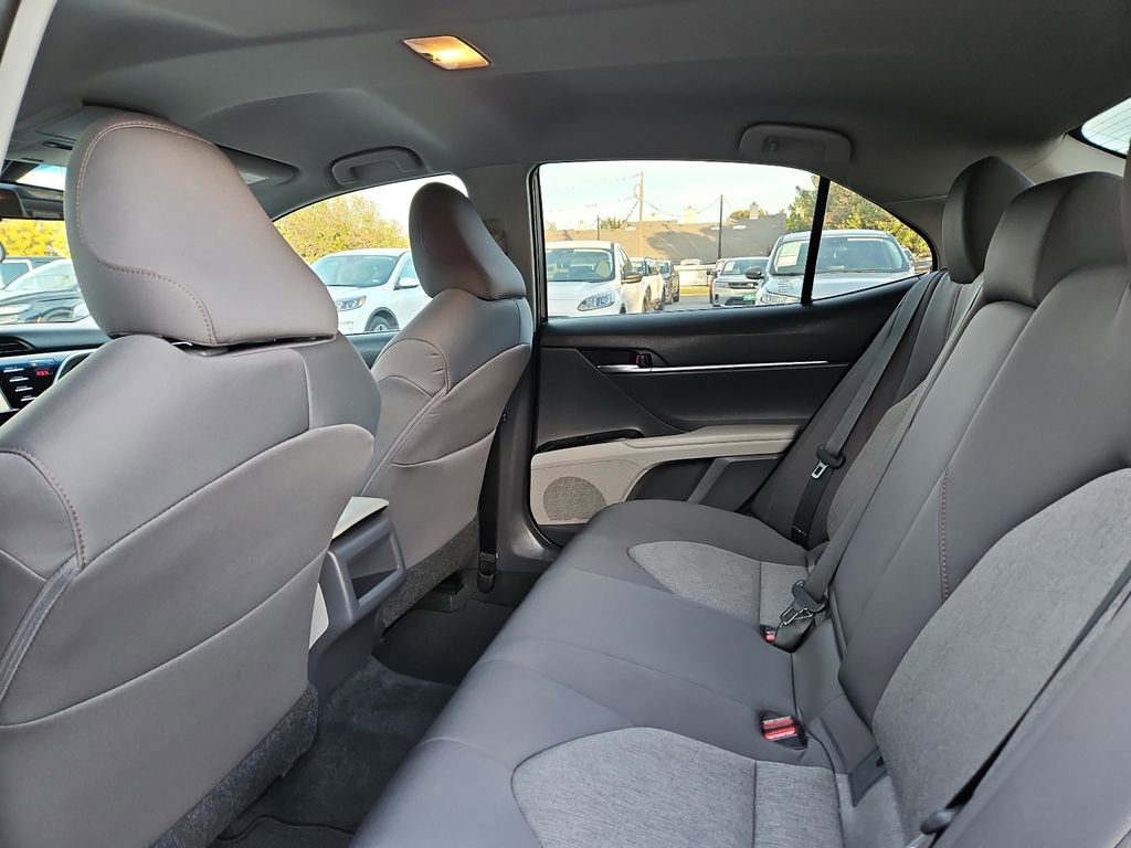Used 2018 Toyota Camry LE image 16