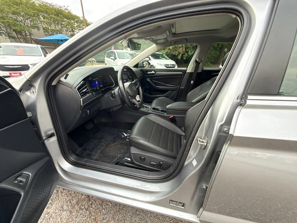 Used 2023 Volkswagen Jetta SE FWD image 13