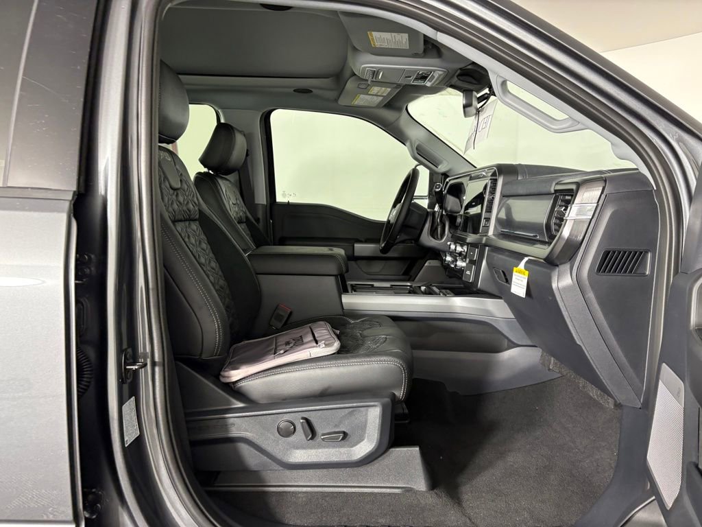 New 2026 Ford F250 Lariat w/ Black Appearance Package image 41