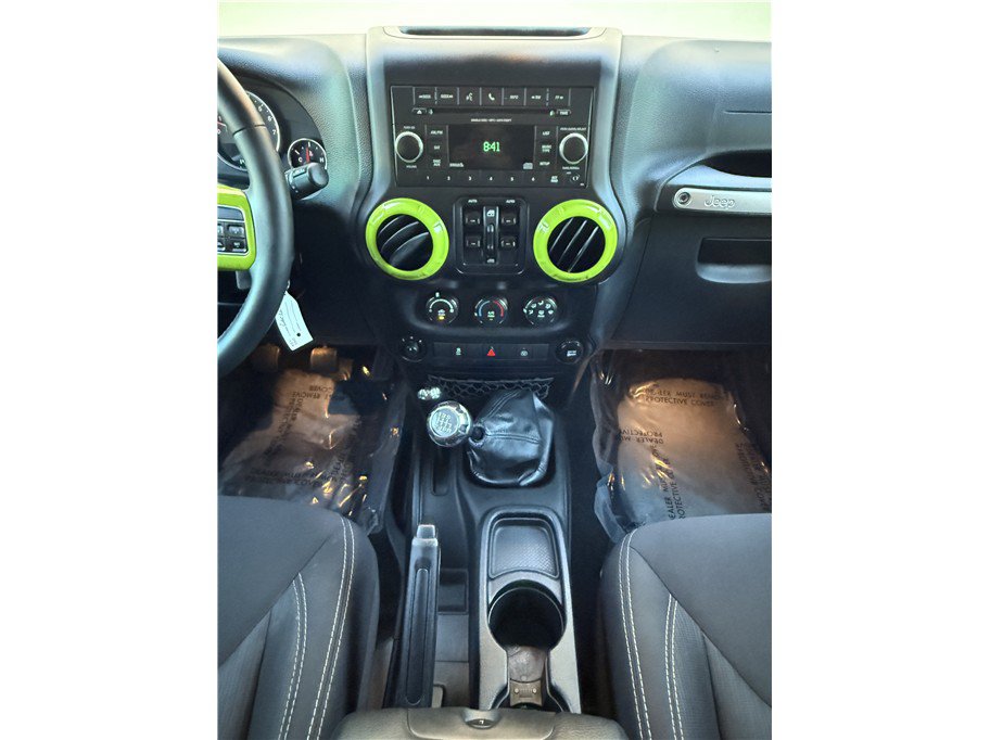 Used 2014 Jeep Wrangler Unlimited Sahara w/ Connectivity Group AWD/4WD image 15