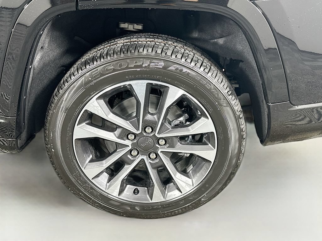 New 2025 Jeep Grand Cherokee L Overland w/ Luxury Tech Group IV AWD/4WD image 17