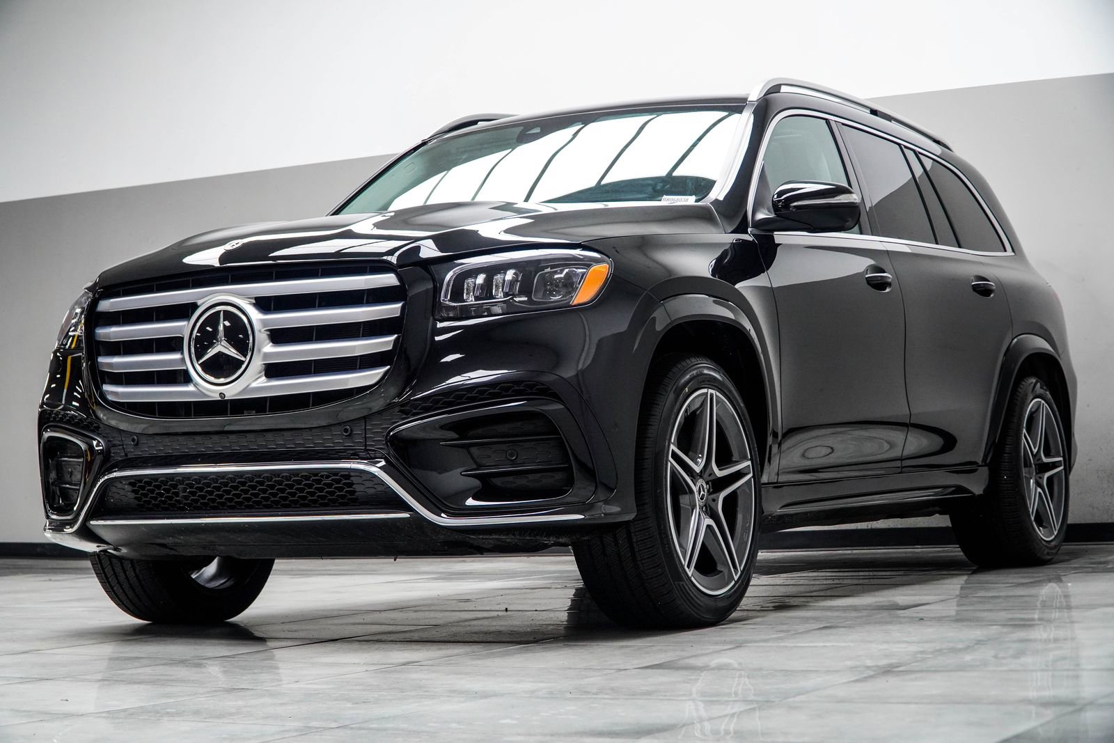 Used 2024 Mercedes-Benz GLS 450 4MATIC image 9