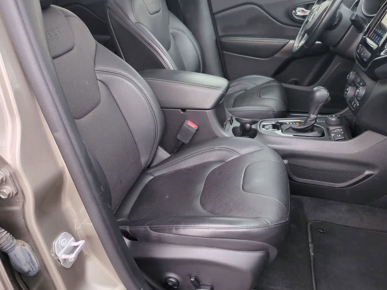 Used 2021 Jeep Cherokee Limited image 22