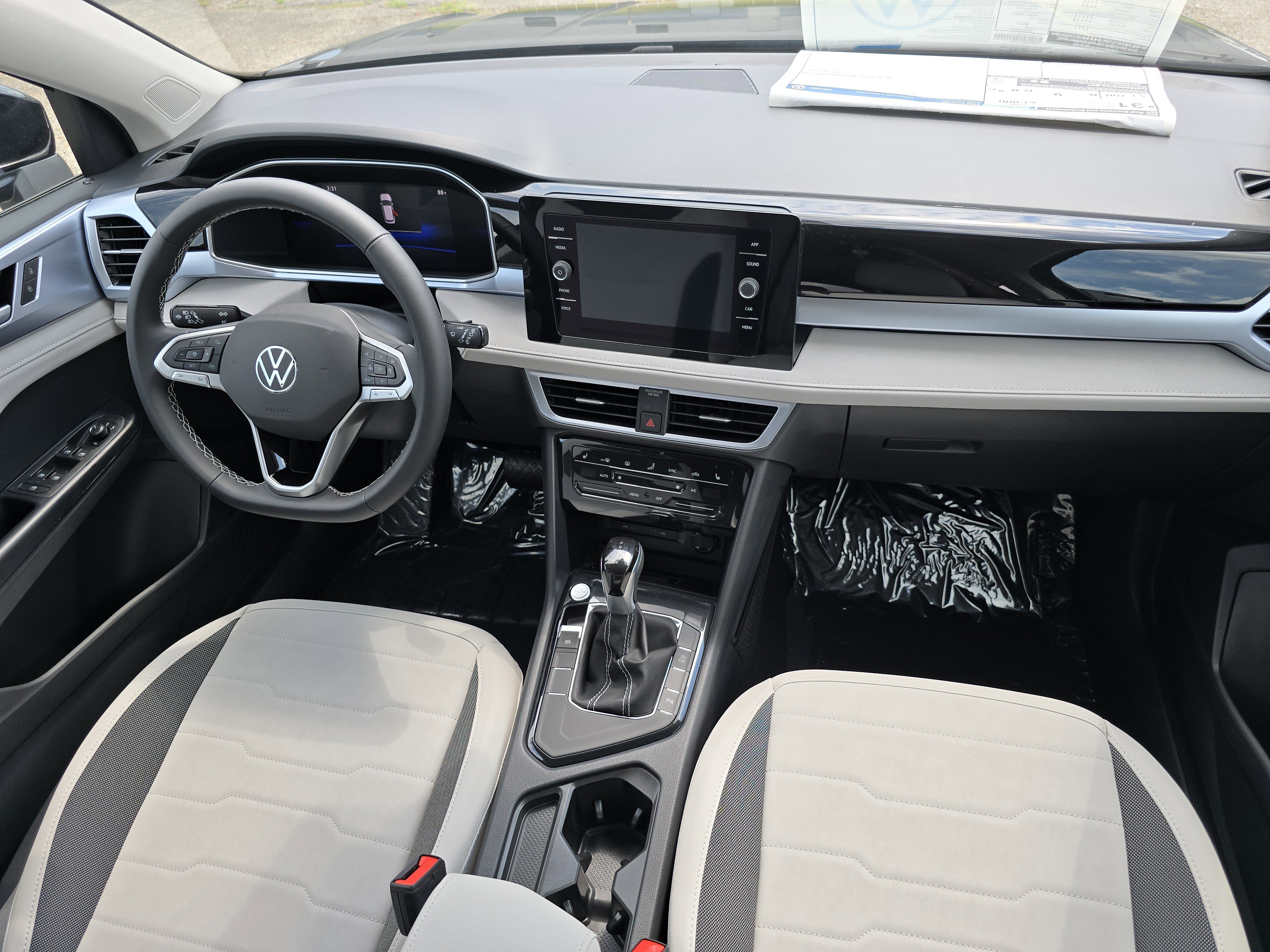 New 2025 Volkswagen Taos SE image 20