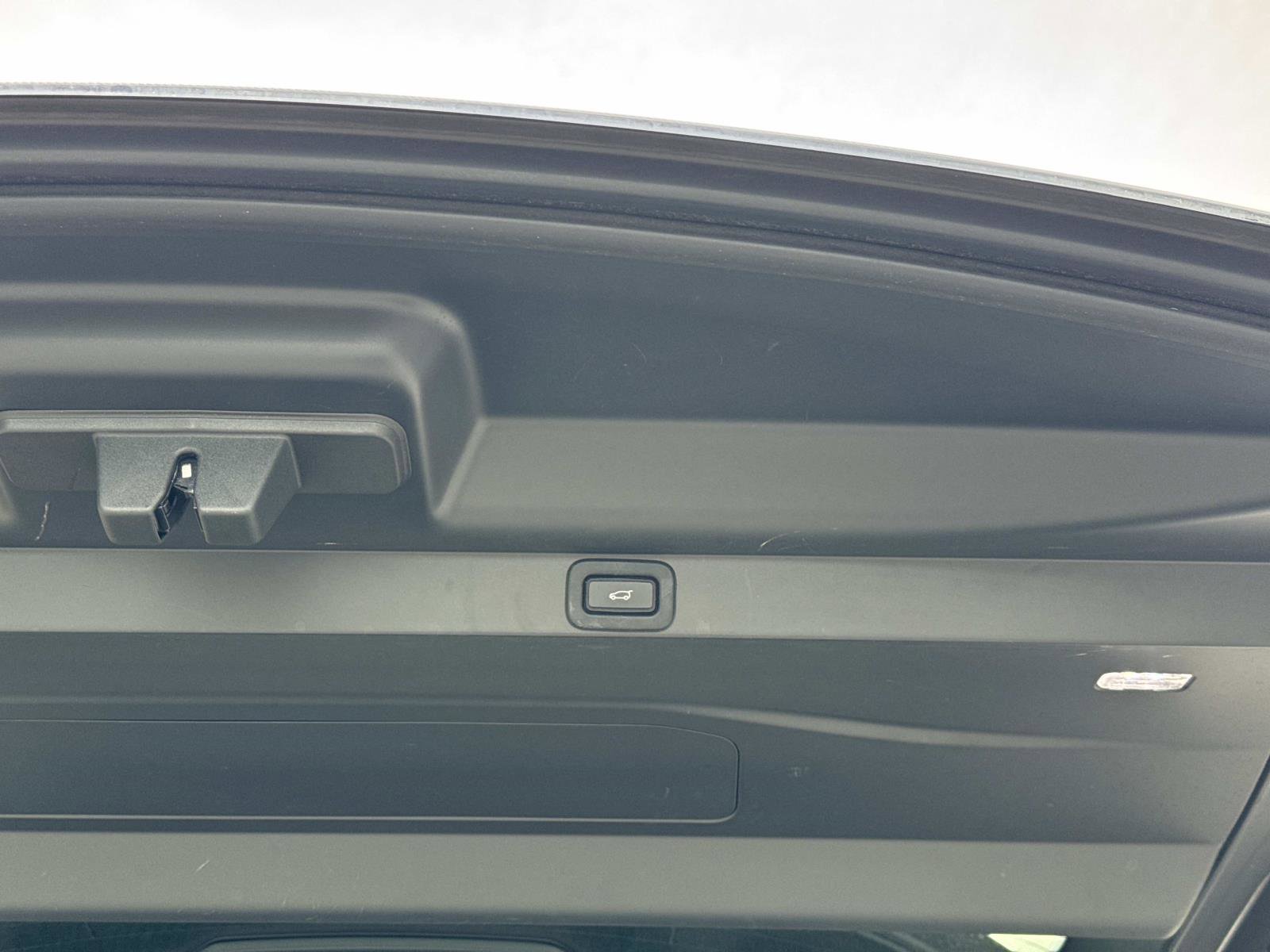 Certified 2023 Land Rover Range Rover SE image 12