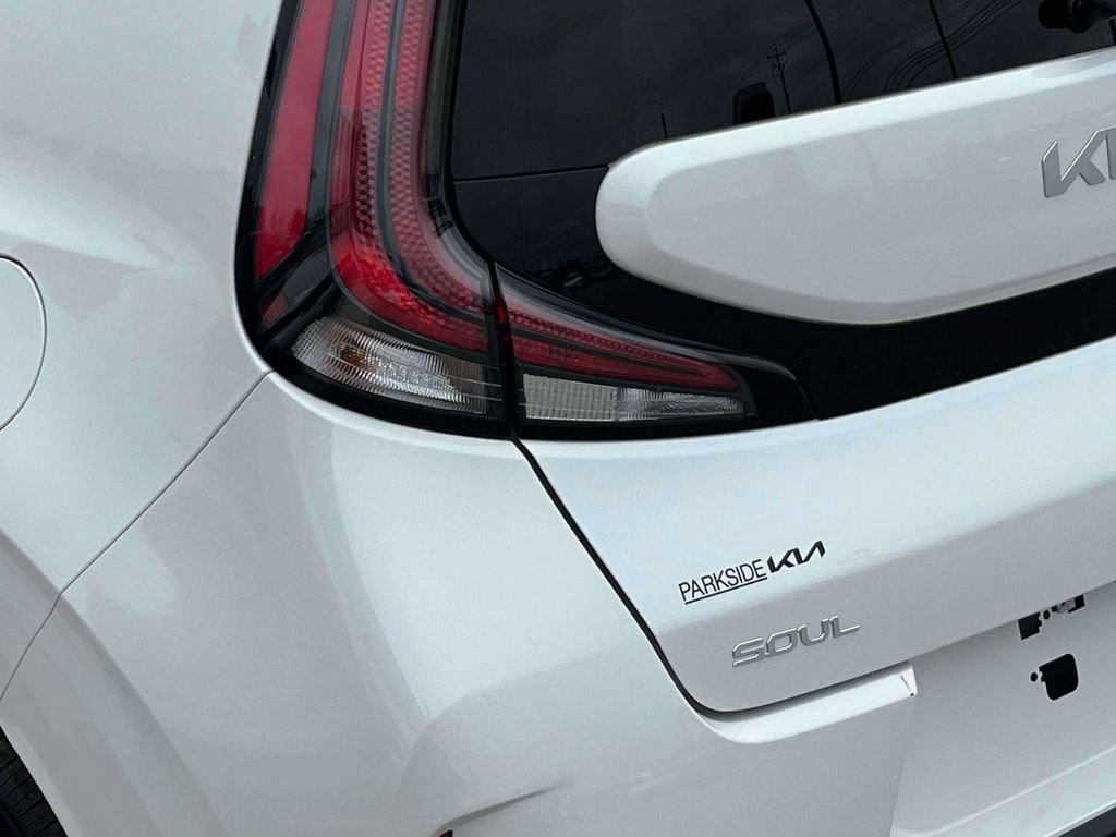 Used 2025 Kia Soul LX w/ LX Technology Package FWD image 32
