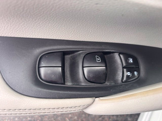Used 2018 Nissan Rogue Sport SV w/ SV Technology Package FWD image 27