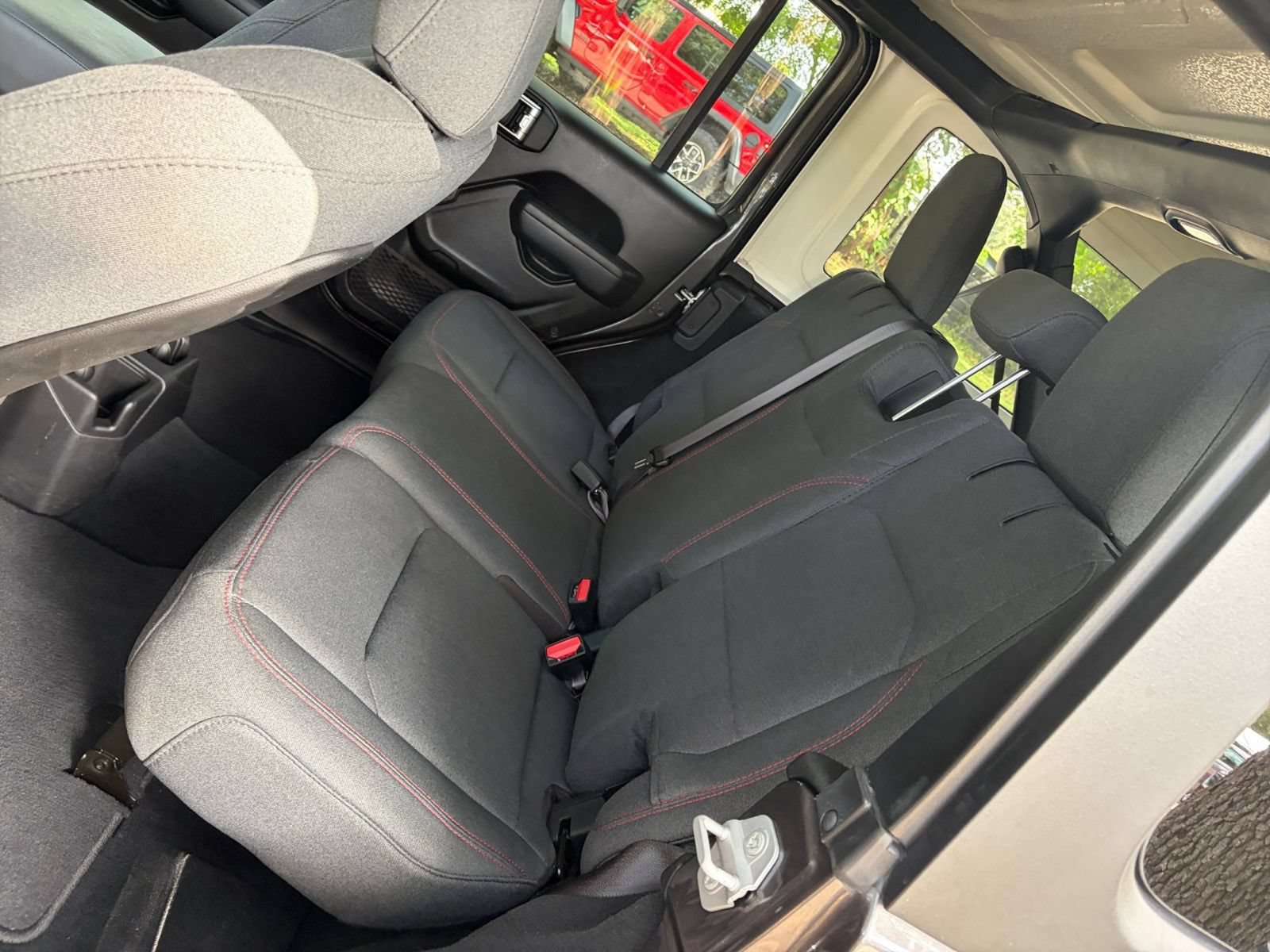 Used 2026 Jeep Wrangler Unlimited Rubicon AWD/4WD image 33