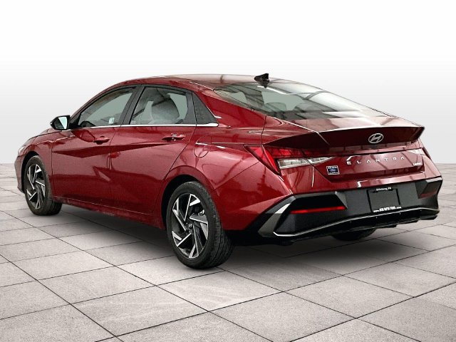 Used 2025 Hyundai Elantra Limited FWD image 10