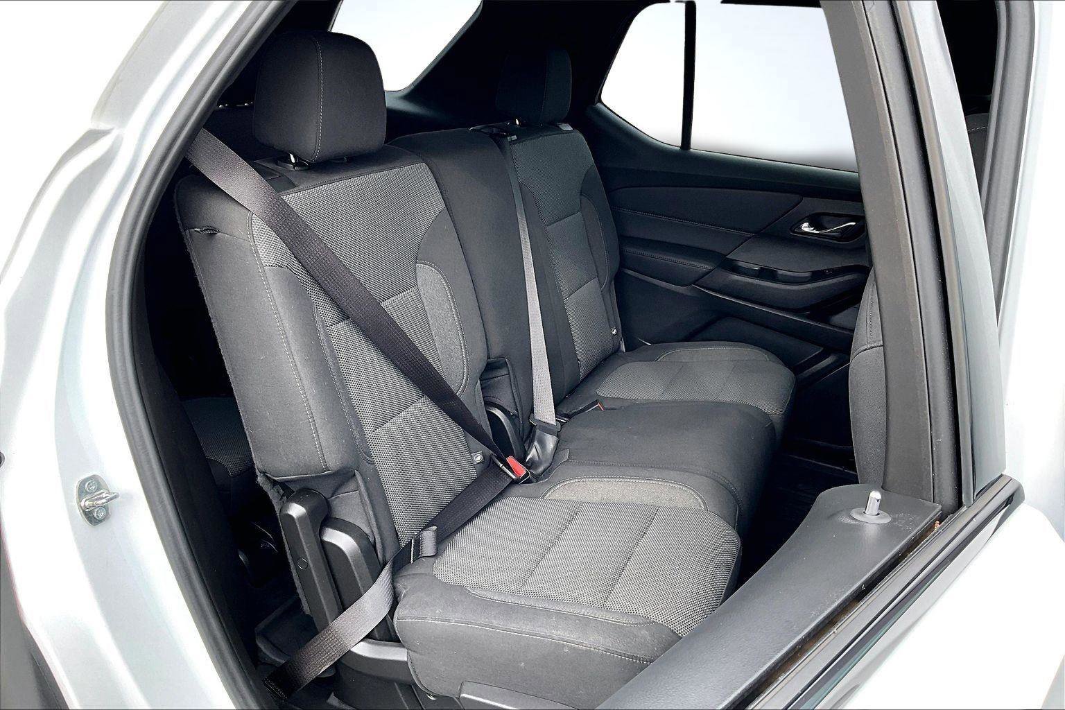 Used 2023 Chevrolet Traverse LT w/ Midnight/Sport Edition image 28