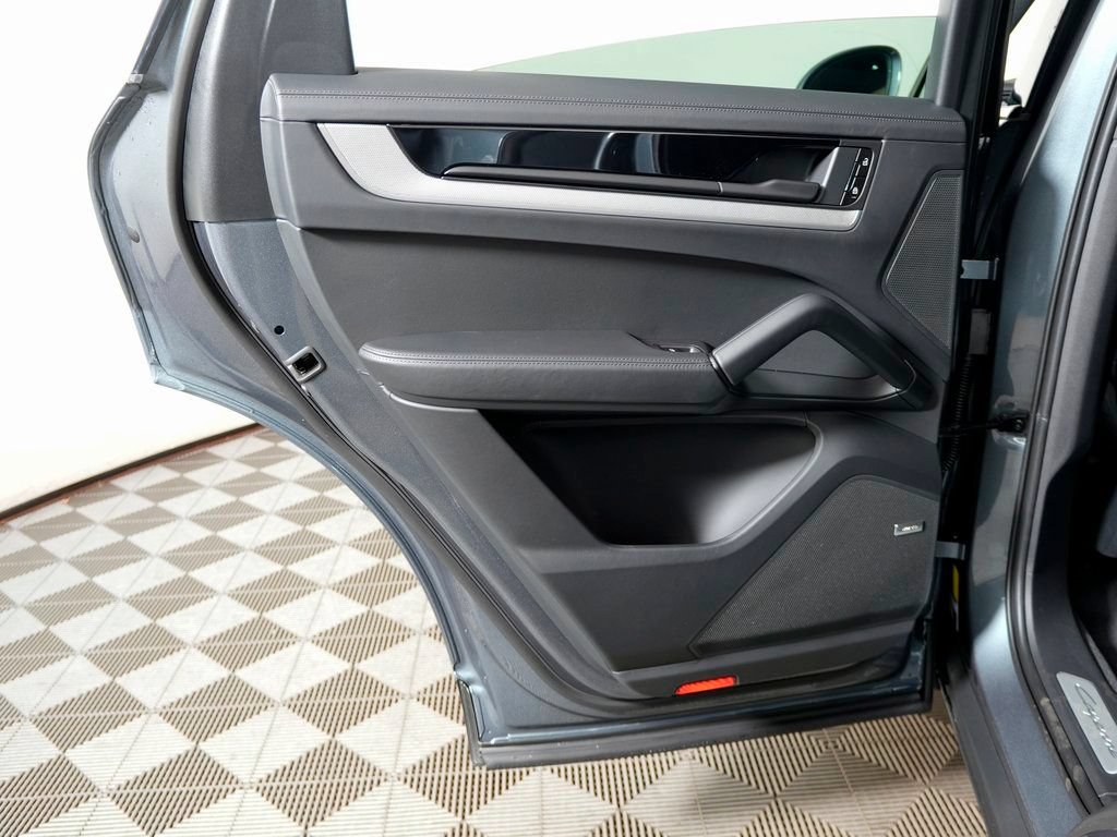 Certified 2026 Porsche Cayenne Coupe AWD/4WD image 33