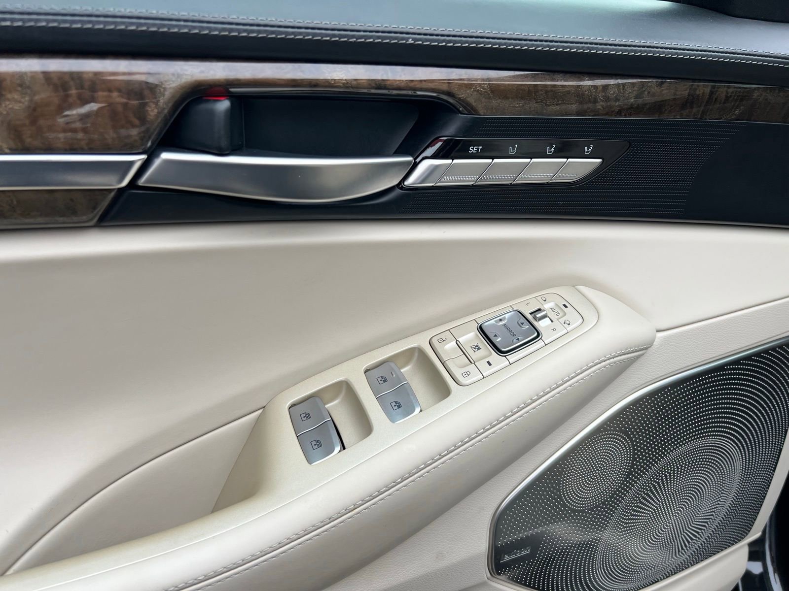 Used 2019 Genesis G90 5.0 Ultimate image 24