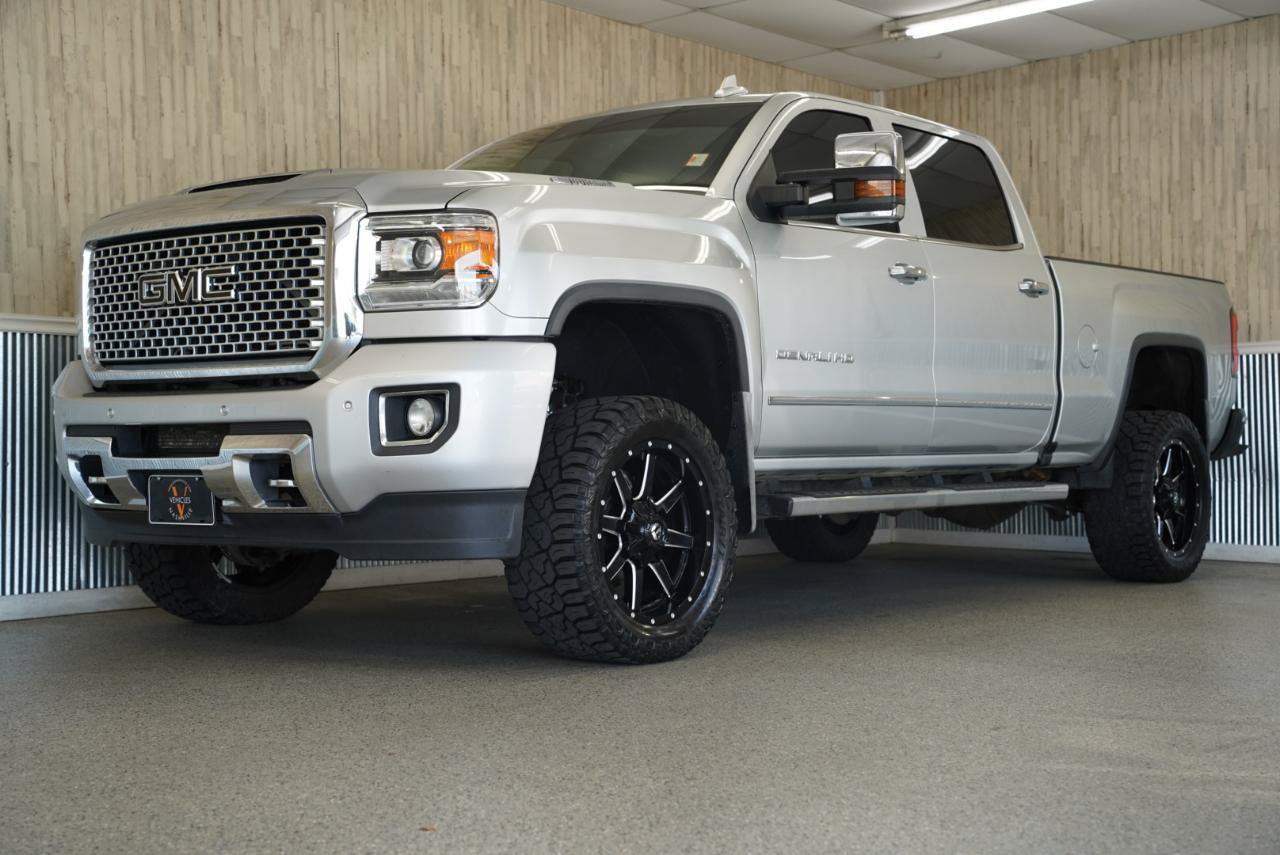 Used 2017 GMC Sierra 2500 Denali w/ Duramax Plus Package AWD/4WD image 4