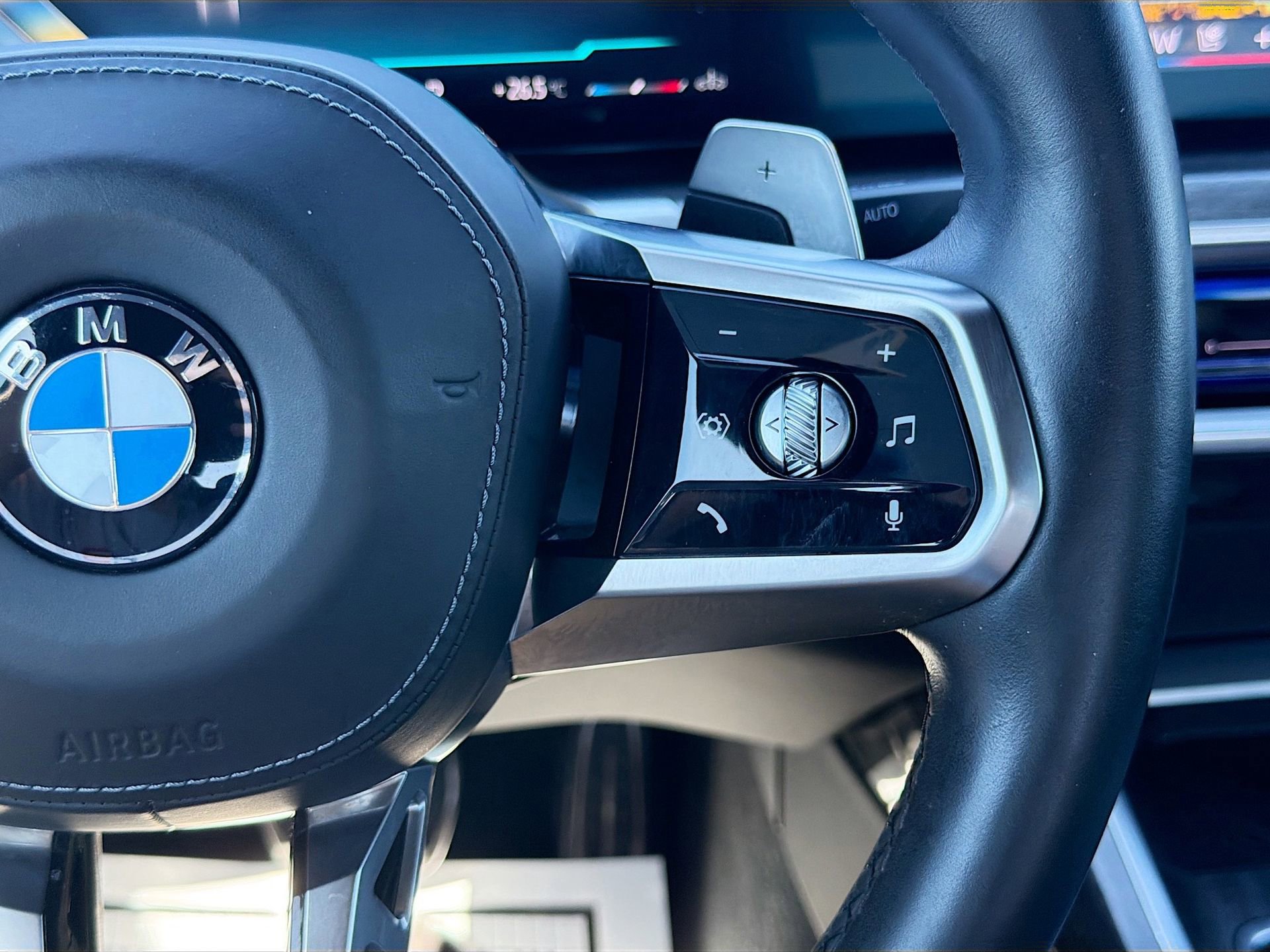 Certified 2025 BMW 740i image 39