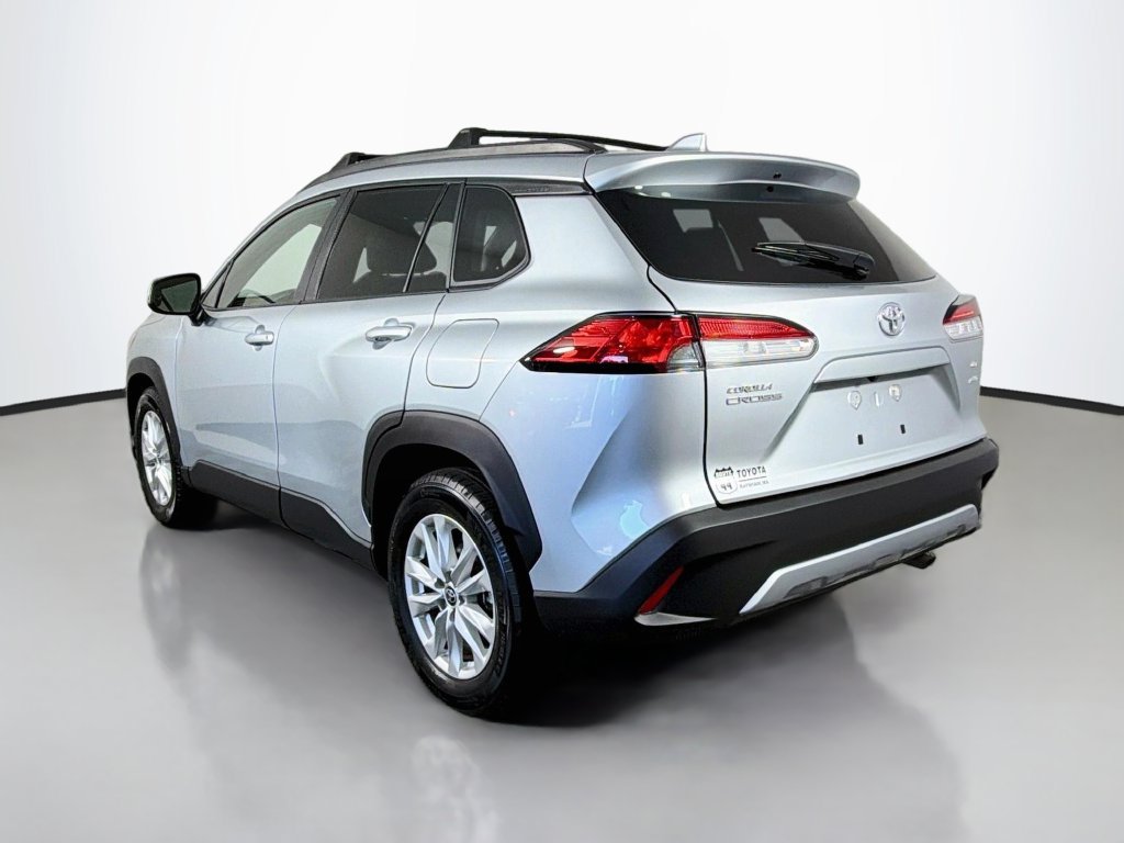 Used 2023 Toyota Corolla Cross LE w/ Moonroof Package AWD/4WD image 6