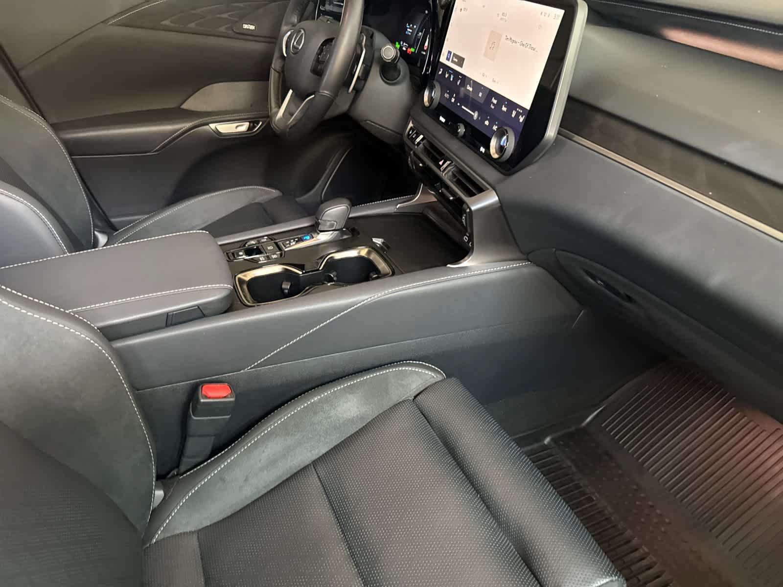 Certified 2025 Lexus RX 450h AWD w/ Convenience Package image 17