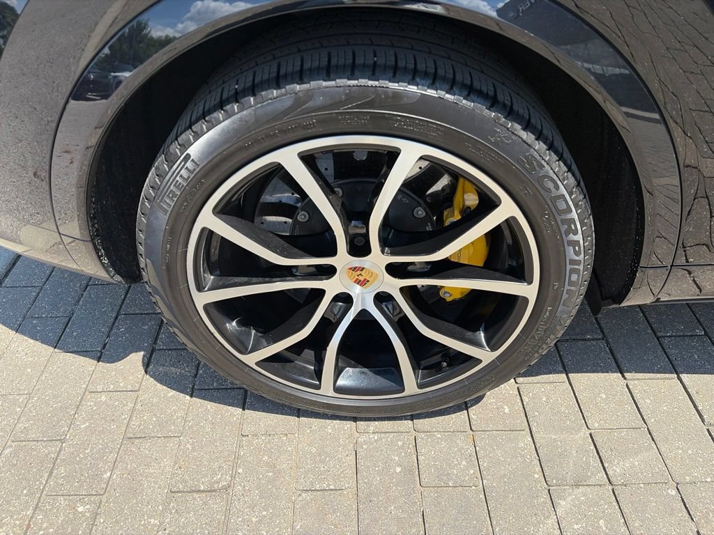 Used 2022 Porsche Cayenne Turbo S AWD/4WD image 17