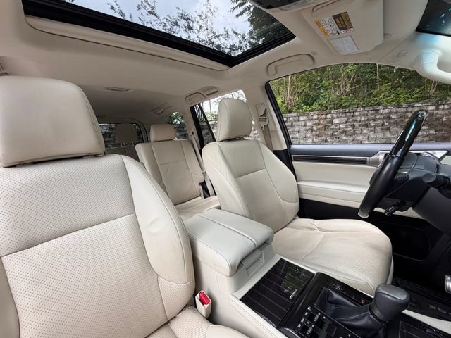 Used 2021 Lexus GX 460 Luxury w/ Sport Design Package AWD/4WD image 24